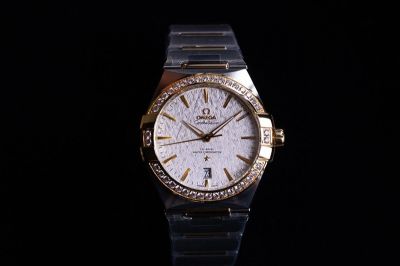 Omega Constellation 39mm 8800 Movement Date Window Sunburst-Patterned White Dial 18K Watch